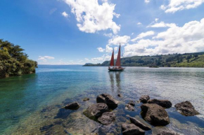 Awanui Lodge - Whakamoenga Point Holiday Home